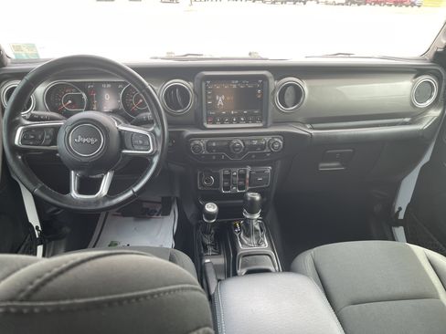 Used 2018 Jeep Wrangler Unlimited Sahara AWD/4WD image 14