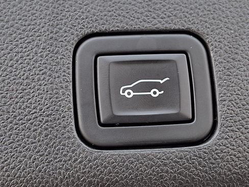 Used 2023 GMC Yukon XL Denali AWD/4WD image 33