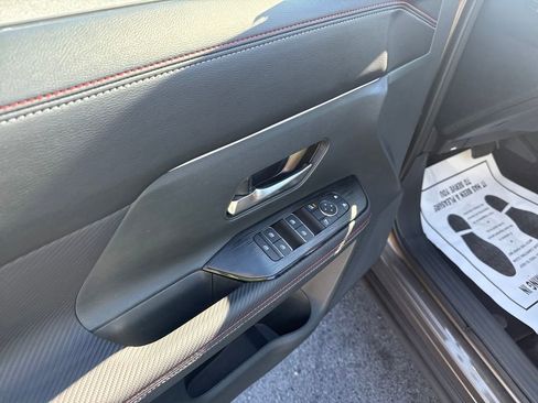 Used 2025 Nissan Kicks SR image 12