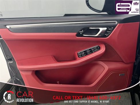 Used 2024 Porsche Macan GTS AWD/4WD image 37