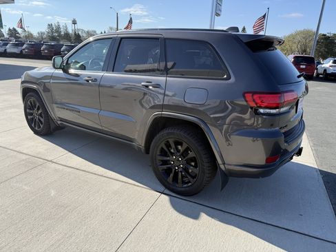 Used 2020 Jeep Grand Cherokee Altitude AWD/4WD image 5