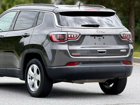 Used 2018 Jeep Compass Latitude FWD image 46