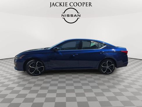 Used 2024 Nissan Altima 2.5 SR FWD image 8