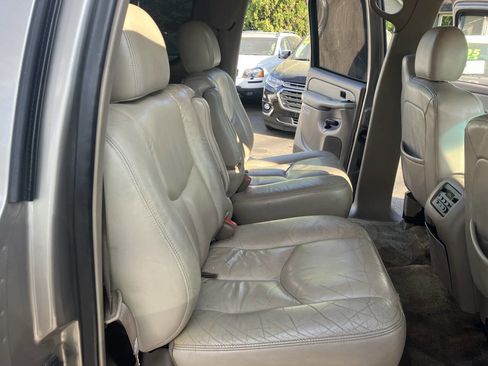 Used 2003 Chevrolet Suburban Z71 image 27
