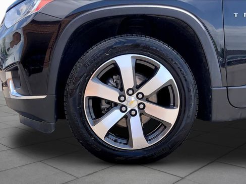 Used 2021 Chevrolet Traverse LT w/ LT Premium Package image 11