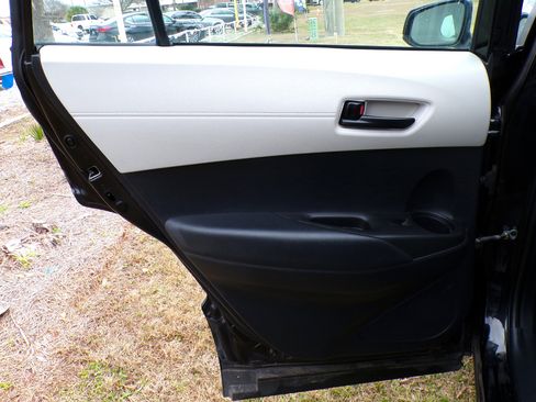 Used 2022 Toyota Corolla Cross L image 37