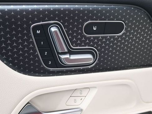 New 2026 Mercedes-Benz GLB 250 image 21