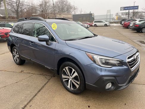 Used 2018 Subaru Outback 2.5i Limited image 3