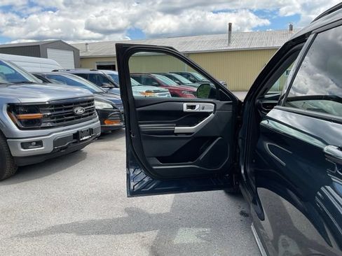 Used 2023 Ford Explorer XLT w/ Equipment Group 202A AWD/4WD image 31