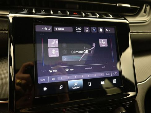 Used 2024 Jeep Grand Cherokee Altitude image 27