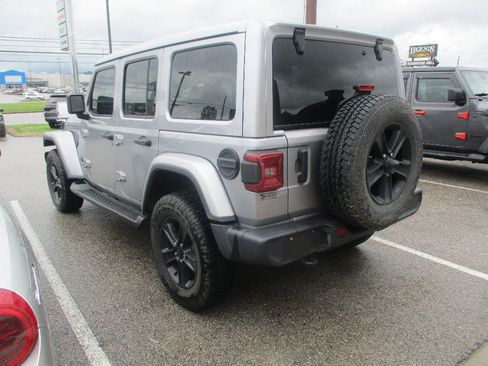 Used 2021 Jeep Wrangler Unlimited Sahara AWD/4WD image 17