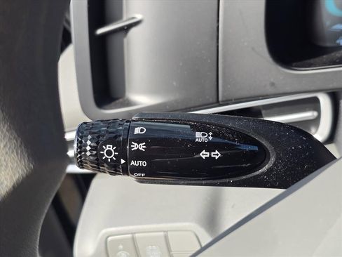 Used 2025 Hyundai Elantra Blue image 25