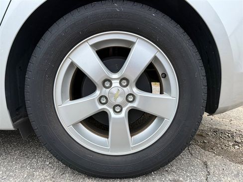 Used 2014 Chevrolet Cruze LT image 30