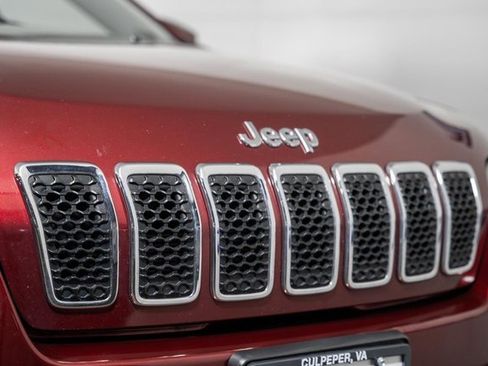 Used 2019 Jeep Cherokee Latitude w/ Popular Appearance Group image 12