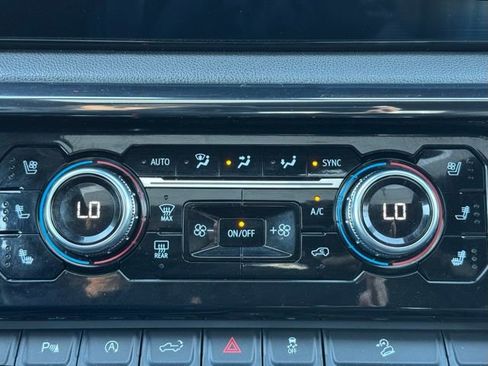 Certified 2023 GMC Sierra 1500 AT4 w/ AT4 Preferred Package AWD/4WD image 17