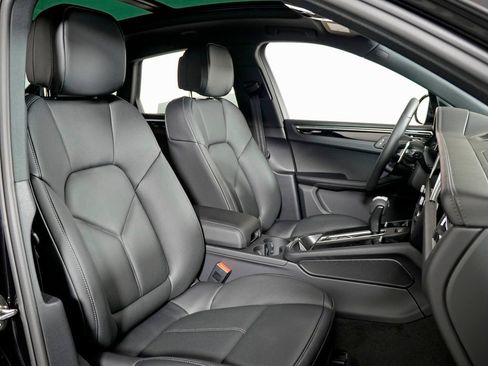 Certified 2026 Porsche Macan AWD/4WD image 35