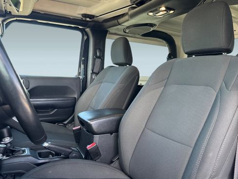 Used 2022 Jeep Wrangler Willys image 21