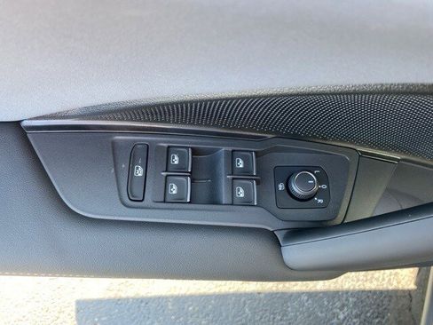 New 2025 Volkswagen Tiguan SE image 24