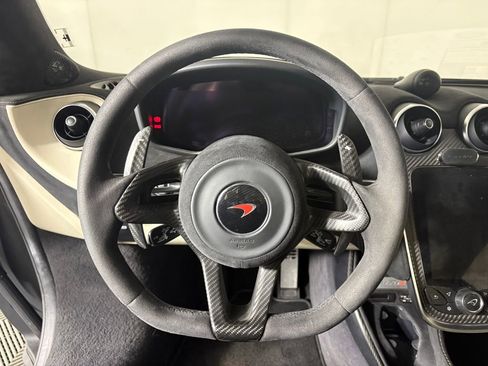 Used 2018 McLaren 570S Spider image 15