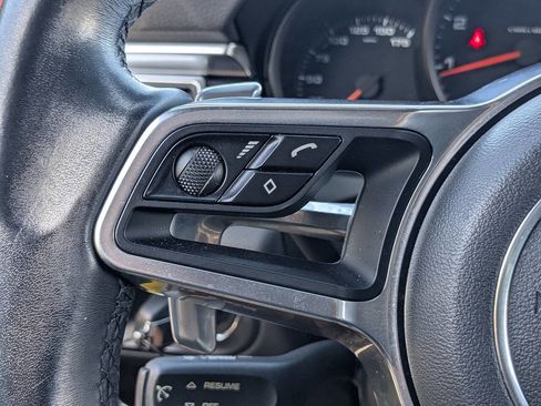 Used 2018 Porsche Macan image 31