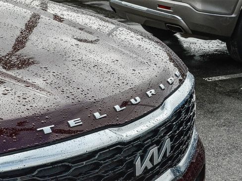 Used 2022 Kia Telluride EX w/ EX Premium Package image 12