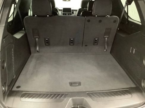 Used 2023 GMC Yukon XL SLT image 29