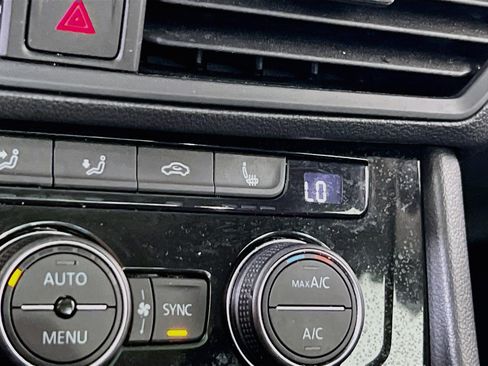 Used 2023 Volkswagen Jetta SE FWD image 19