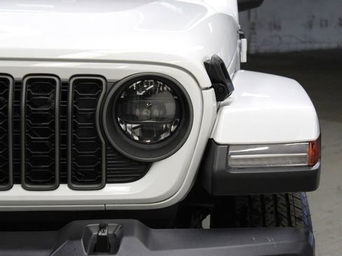 New 2026 Jeep Gladiator Sport image 32