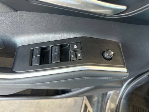 Used 2023 Toyota Highlander XLE AWD/4WD image 25