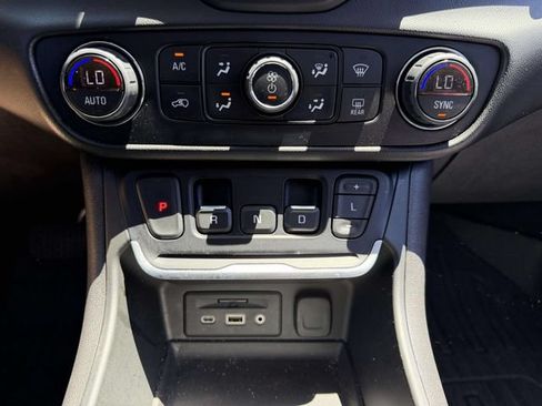 Used 2020 GMC Terrain Denali w/ Denali Premium Package AWD/4WD image 21