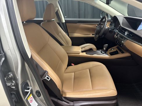 Used 2017 Lexus ES 350 w/ Navigation System Package image 33