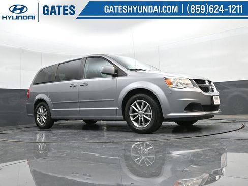 Used 2016 Dodge Grand Caravan SE image 37