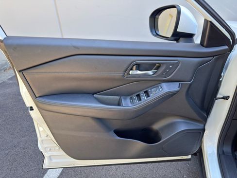 Used 2024 Nissan Rogue SL w/ SL Premium Package FWD image 38