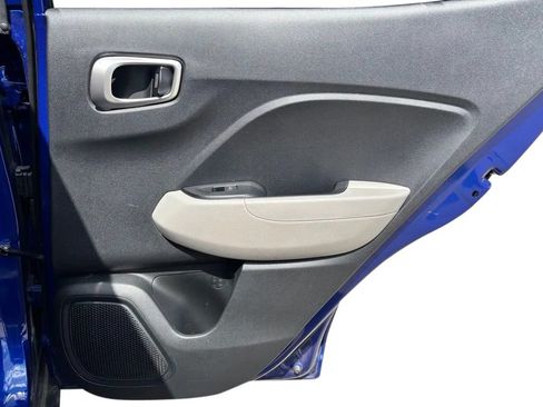 Used 2025 Hyundai Venue SEL FWD image 25