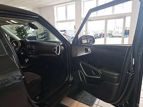 Used 2023 Kia Soul LX FWD image 35