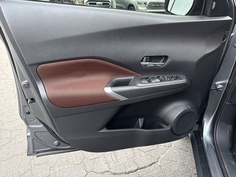 Used 2021 Nissan Kicks SR image 17