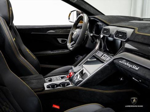 Used 2024 Lamborghini Urus Performante AWD/4WD image 50
