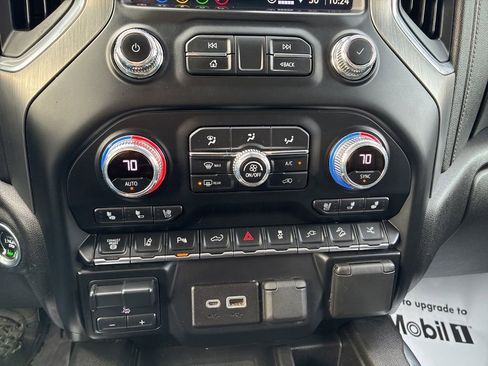 Used 2022 GMC Sierra 2500 Denali w/ Denali Black Diamond Edition image 15