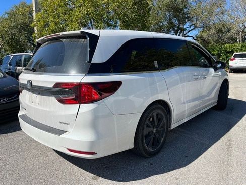 Used 2024 Honda Odyssey Sport image 3