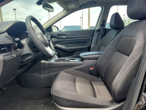 Used 2025 Nissan Altima 2.5 SV image 16