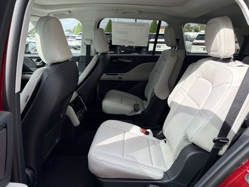 New 2026 Lincoln Aviator 2WD w/ Jet Appearance Package image 15