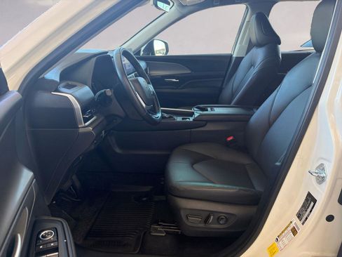 Used 2024 Toyota Grand Highlander XLE image 9