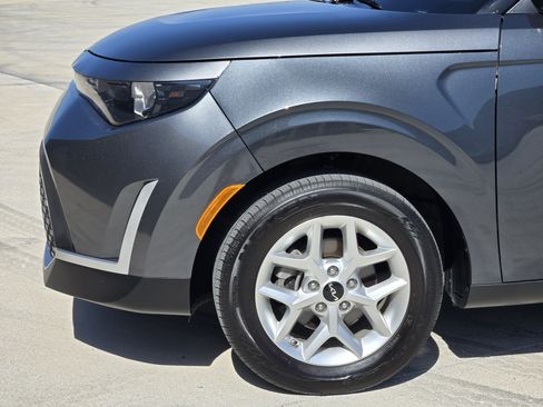Used 2025 Kia Soul LX w/ LX Technology Package FWD image 9