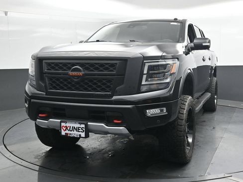 Used 2021 Nissan Titan PRO-4X w/ Pro-4x Convenience Package AWD/4WD image 8