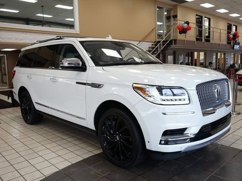 Used 2020 Lincoln Navigator Black Label w/ Cargo Convenience Package image 21