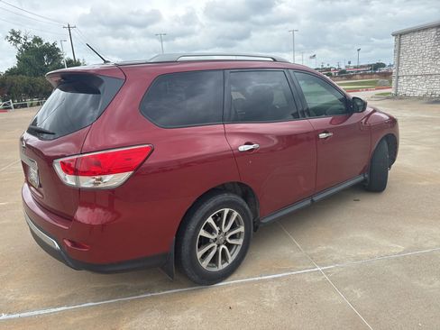 Used 2016 Nissan Pathfinder S FWD image 2