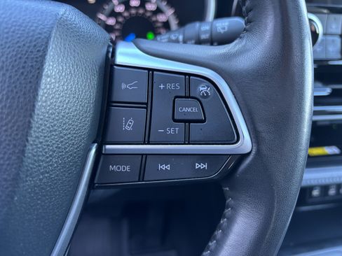 Used 2023 Toyota Highlander XLE image 26