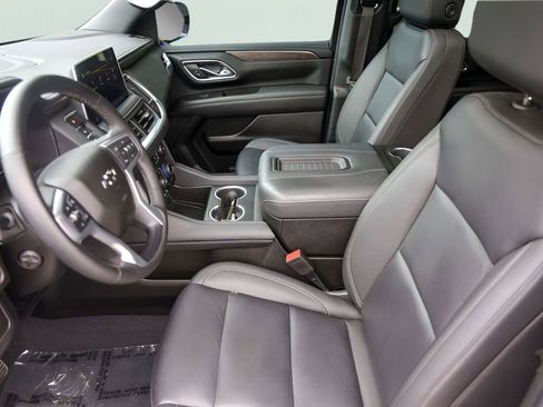 Used 2023 Chevrolet Suburban Z71 w/ Luxury Package AWD/4WD image 12
