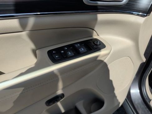 Used 2021 Jeep Grand Cherokee Limited w/ Premium Lighting Group AWD/4WD image 16