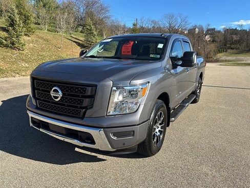 Used 2020 Nissan Titan SV w/ SV Convenience Package image 8
